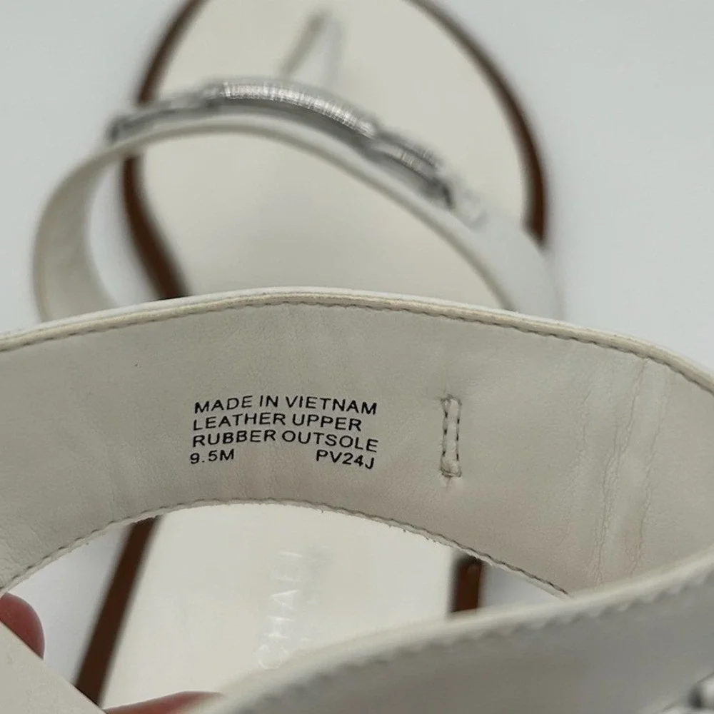 Michael Kors Thong Sandals Women's Size 9.5 M White Leather Silver Horse Bit
